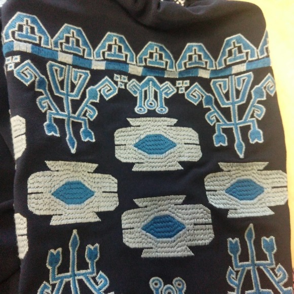 Sugar + Lips Boho Aztec Cold Shoulder Top XS - Picture 6 of 8